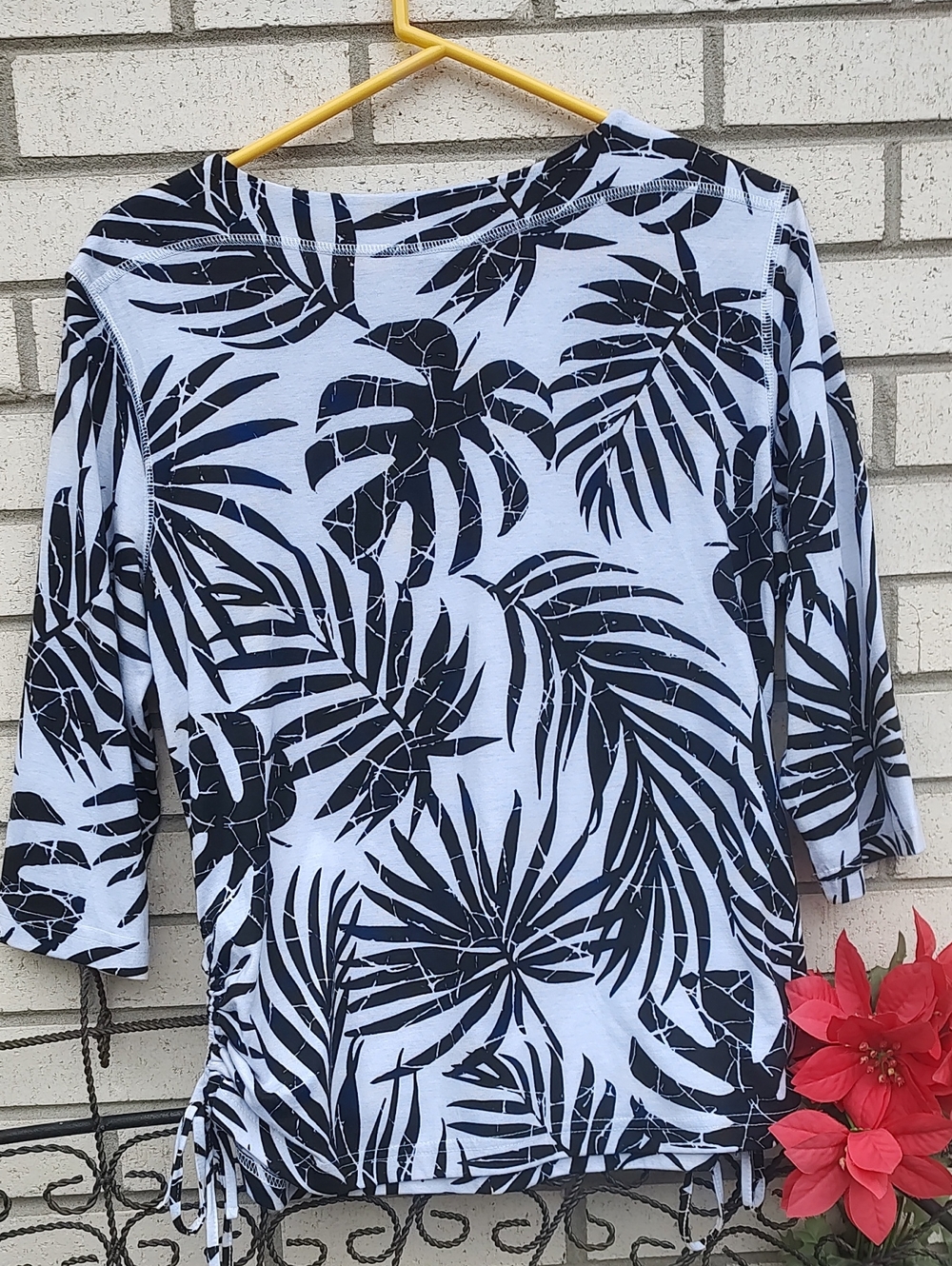 Links/ Black& White Top - Picture 9 of 10
